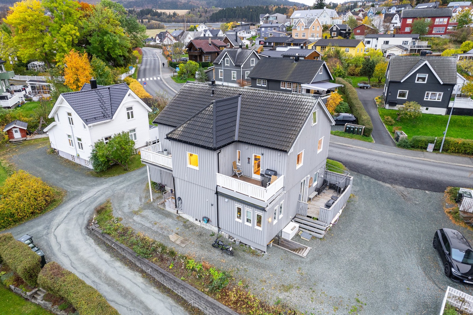 Det er ca. 10 minutters kjøretur til Trondheim sentrum fra boligen. Galleribilde