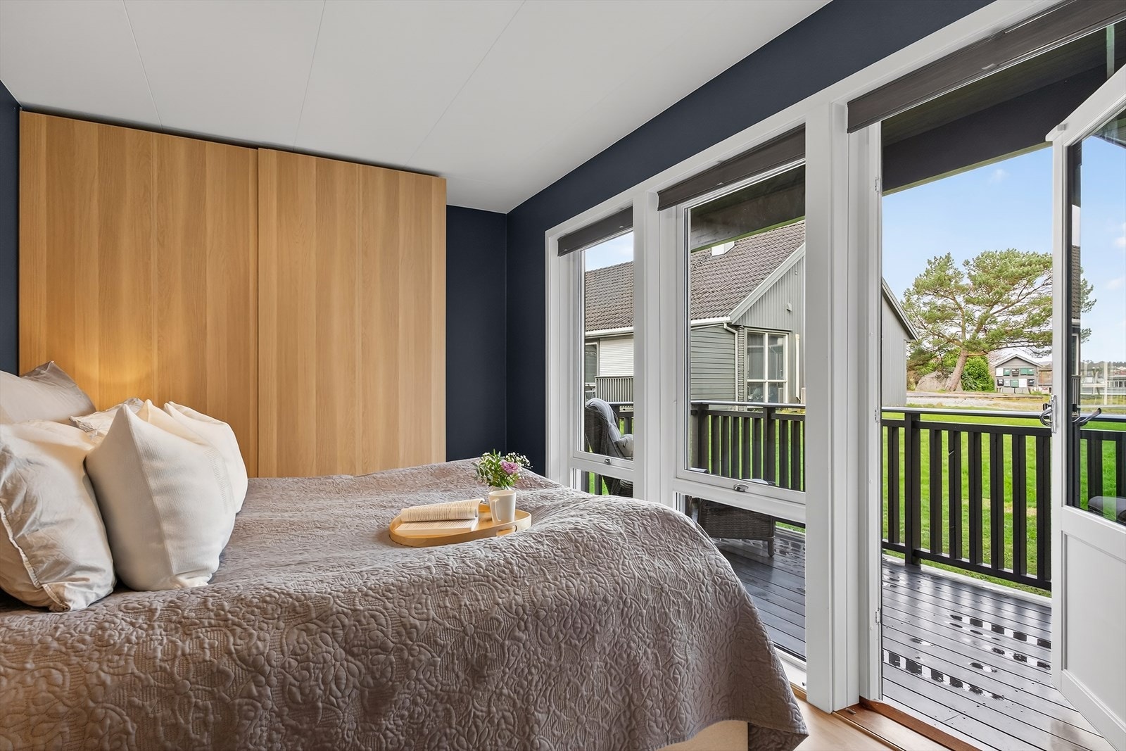 Hovedsoverom med utgang til terrasse Galleribilde