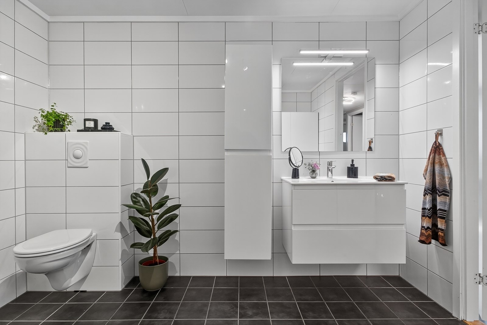 Lekkert bak med god skapplass Galleribilde