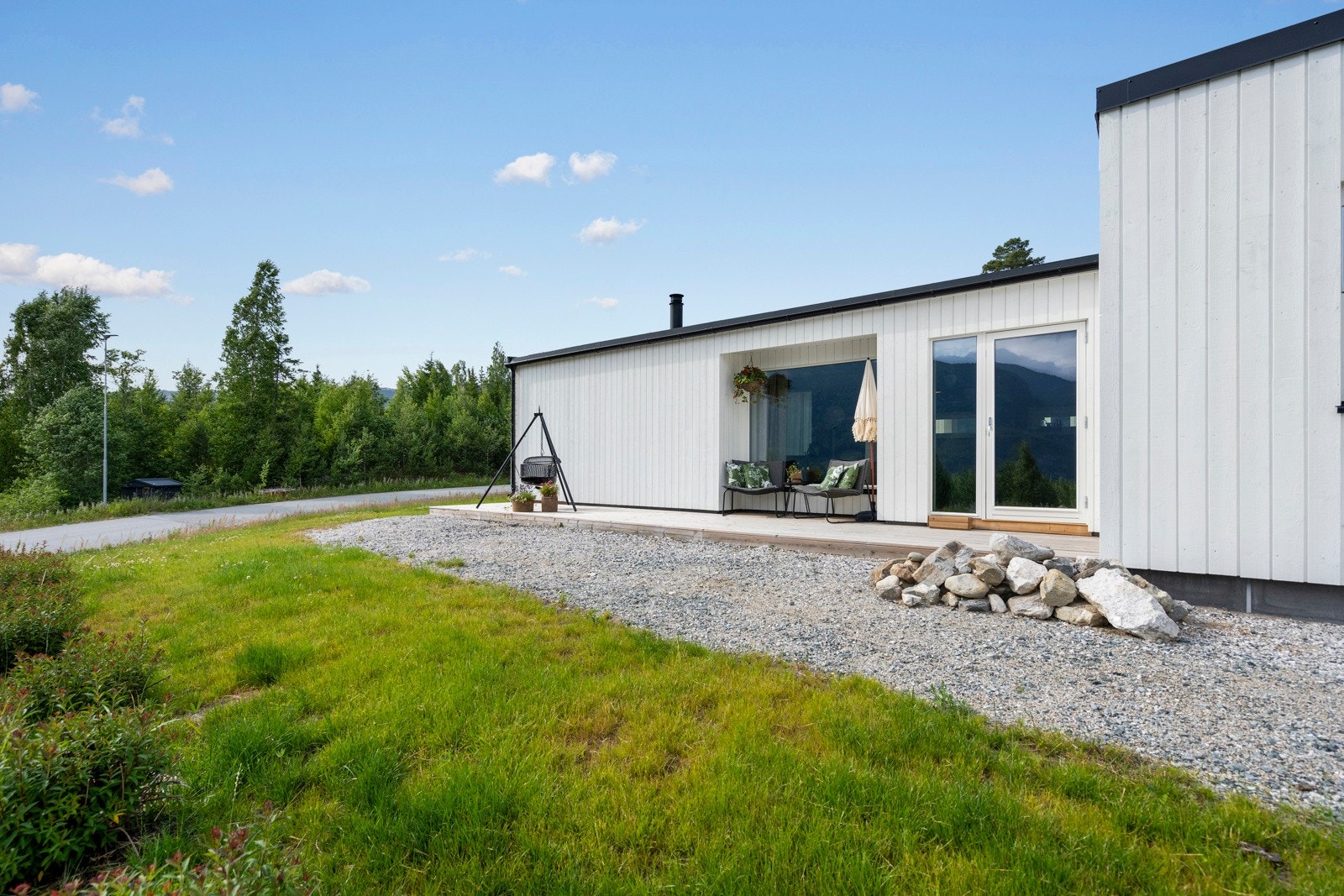 Her kan man nyte solen dagen lang. Galleribilde