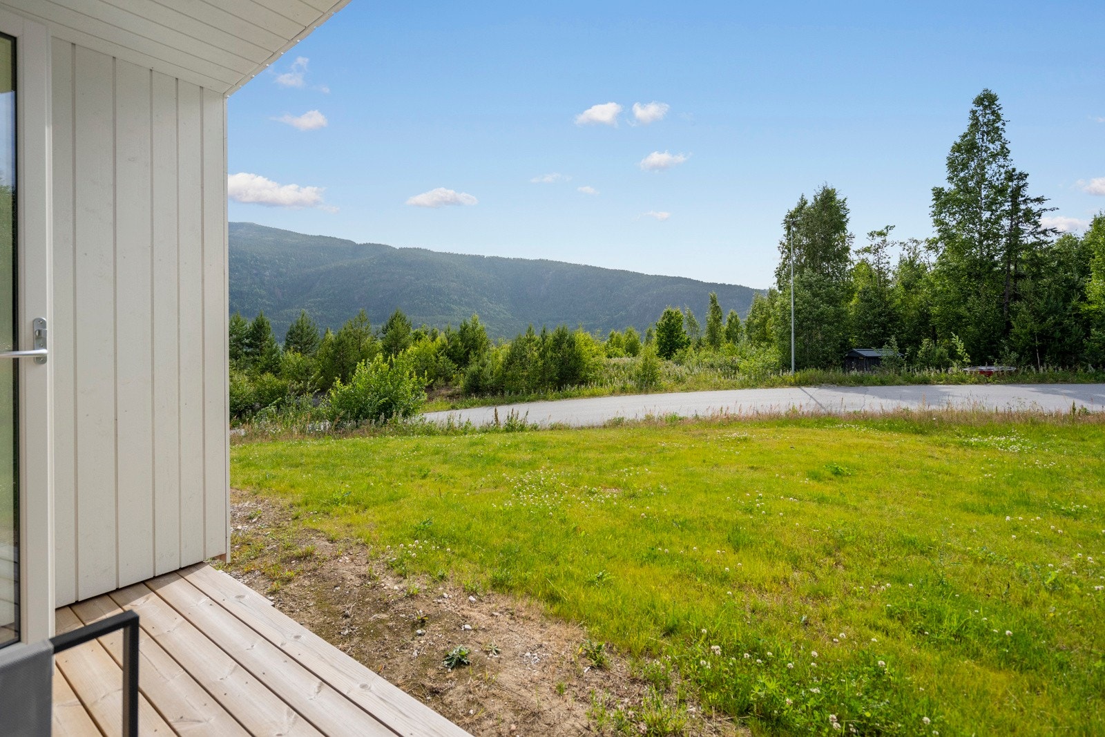 Flott plenareal på egen tomt. Galleribilde