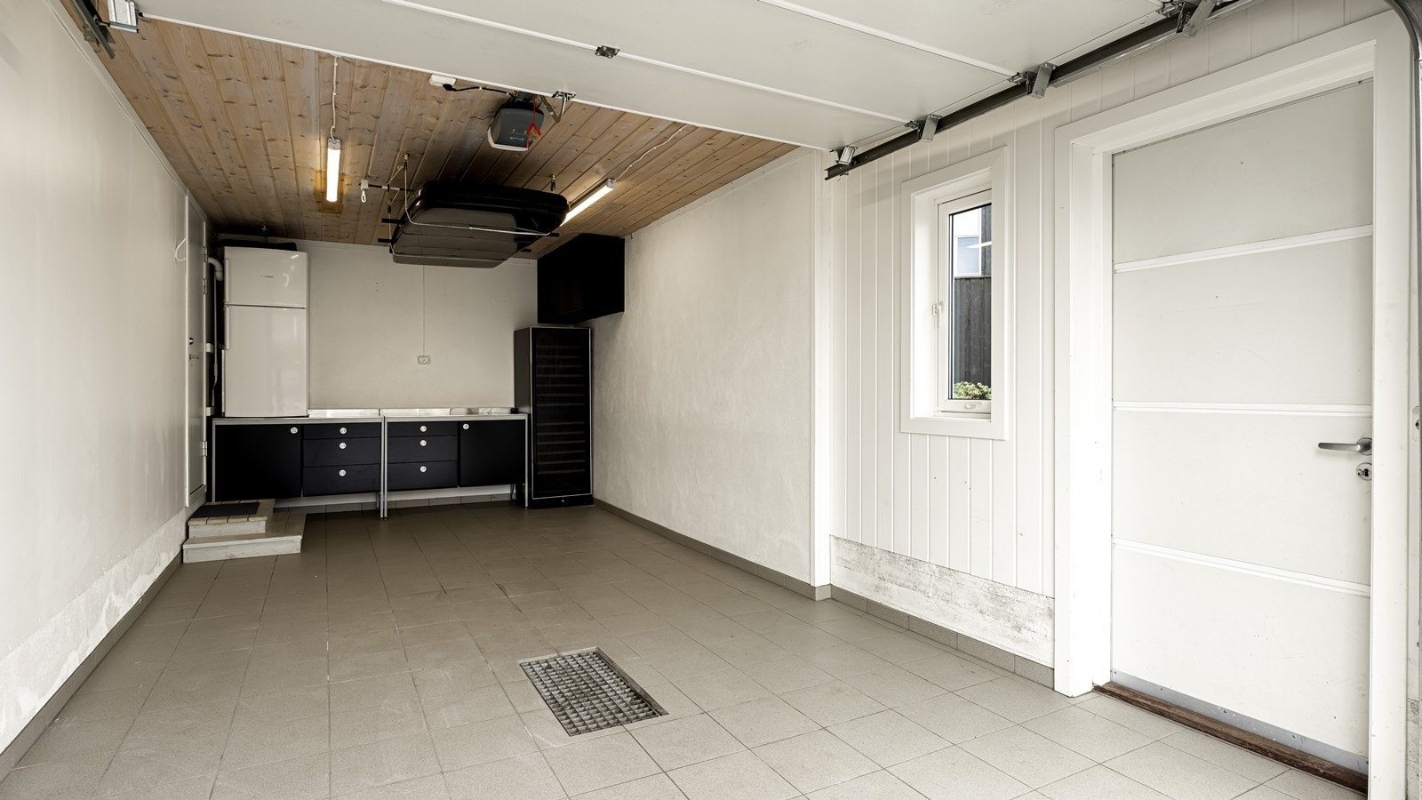Flislagt garasje Galleribilde