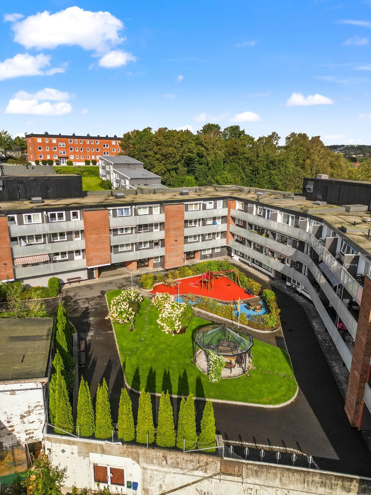 Bakgård Galleribilde