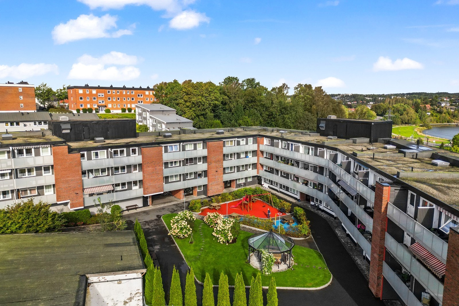 Bakgård Galleribilde