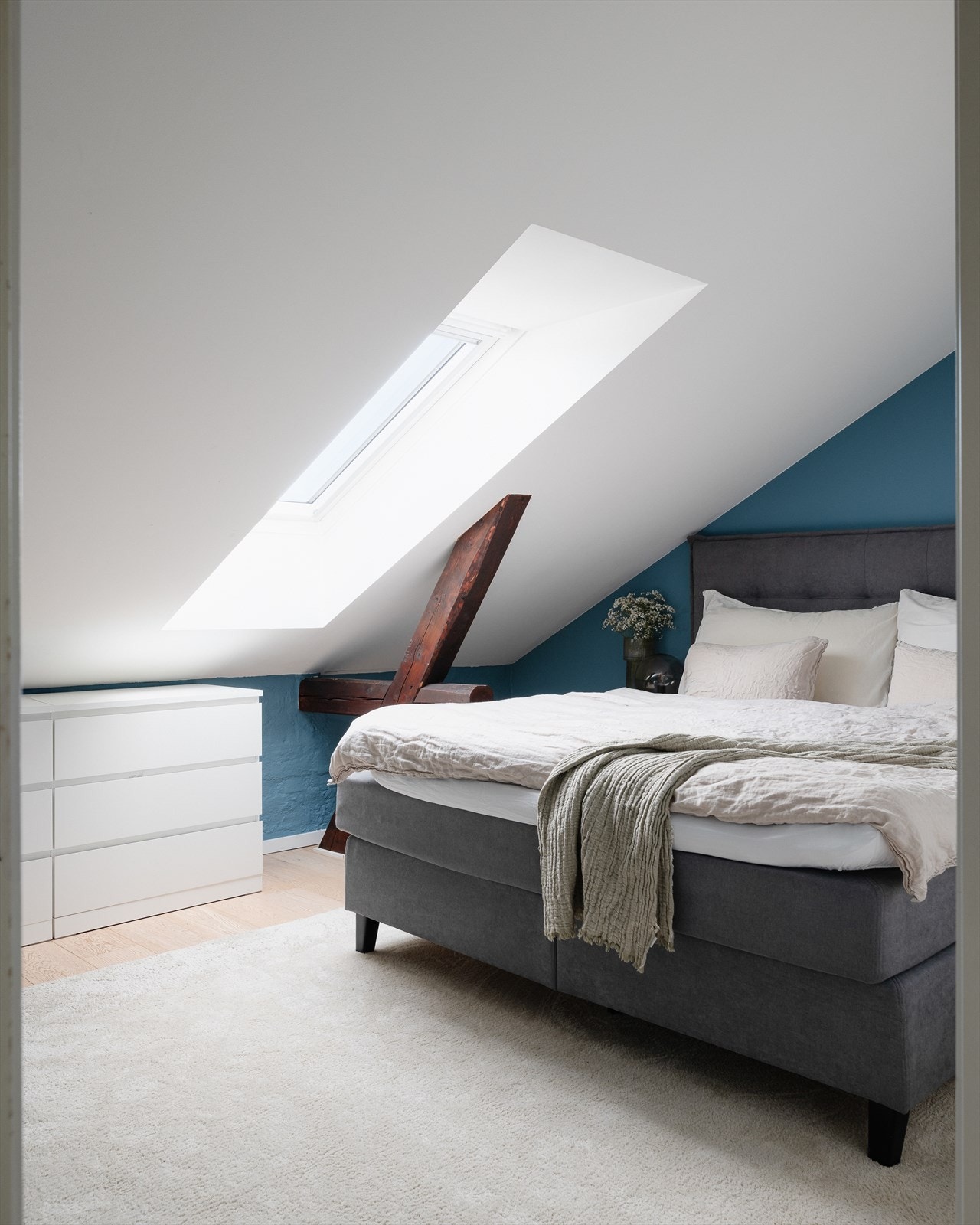 Vegger og lister er malt på begge soverom i 2025. Galleribilde