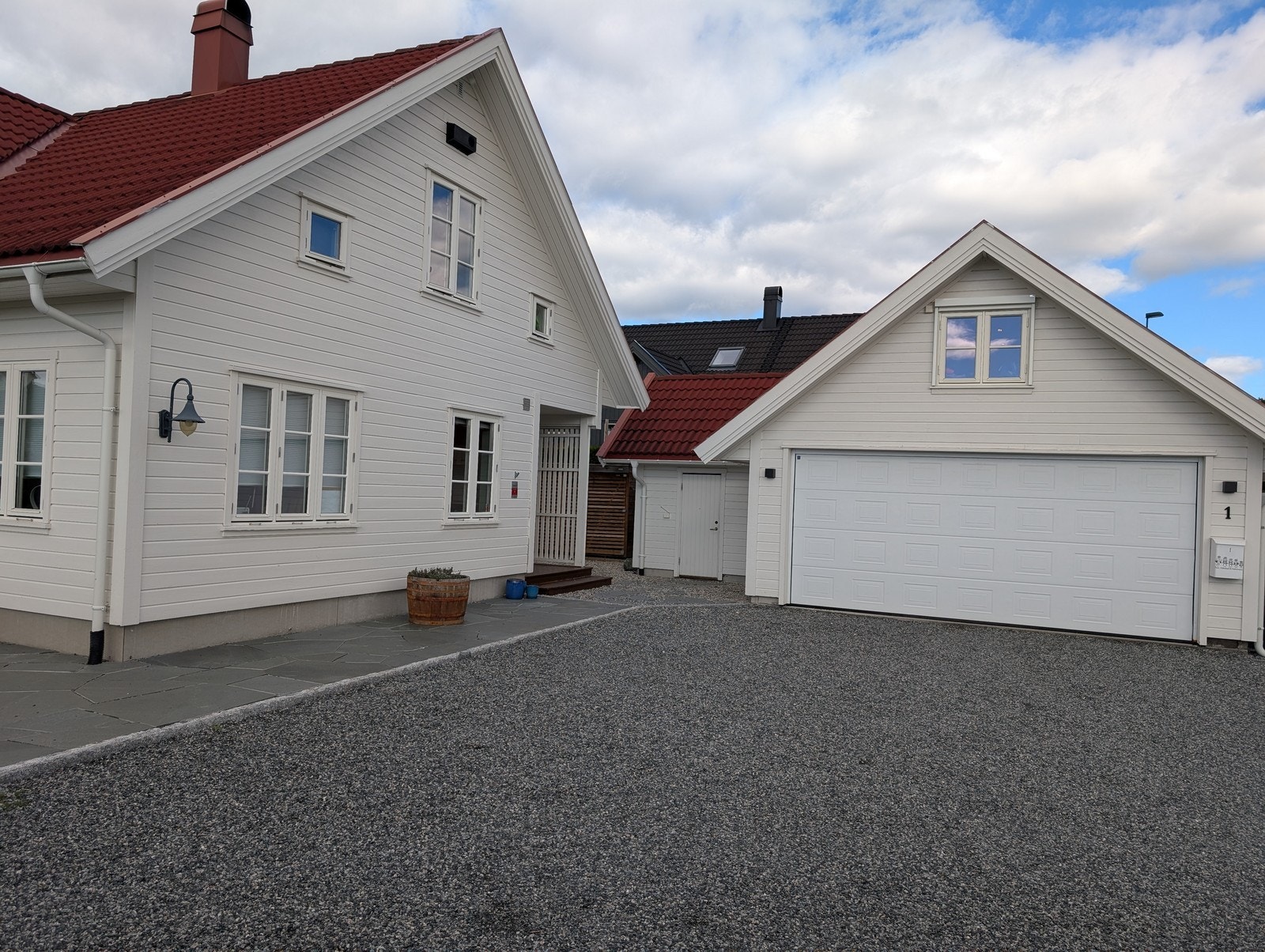 Garasje med plass til en bil Galleribilde