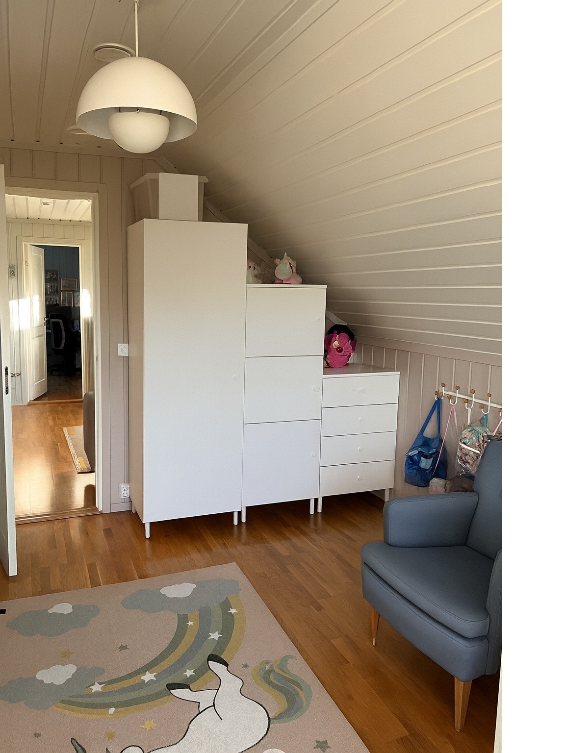 Alle soverommene er innredet med garderobeskap Galleribilde