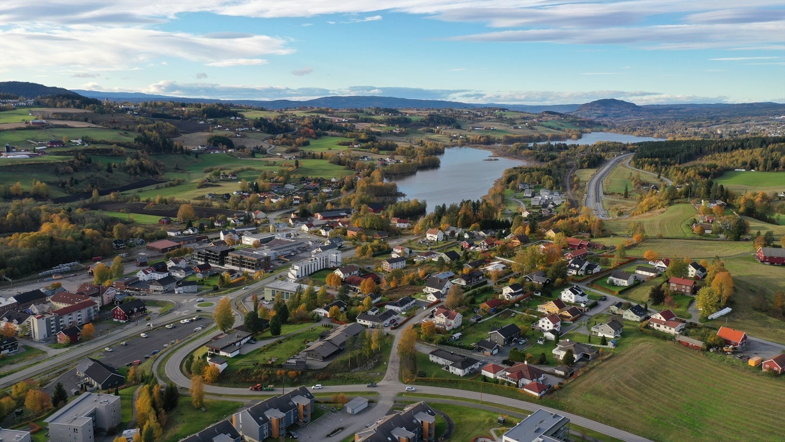 Utsikt over Gran, nord for eiendommen (sett fra fugleperspektiv) Galleribilde