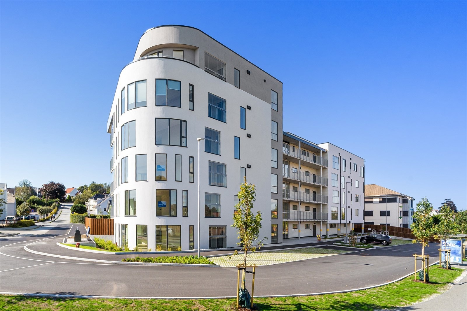 Leiligheten har en svært sentral plassering på Ganddal og med kort vei til det meste en skulle ha behov for som barneskole, ungdomsskole, barnehage, lekeplass, idrettsanlegg og dagligvarebutikk. Galleribilde