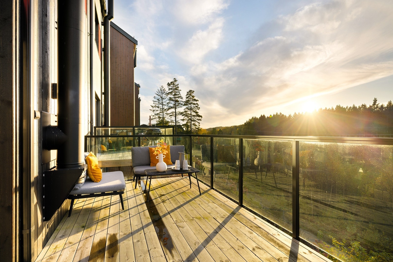 Sommerstid er det sol på balkongen fra tidlig ettermiddag til solnedgang. Galleribilde