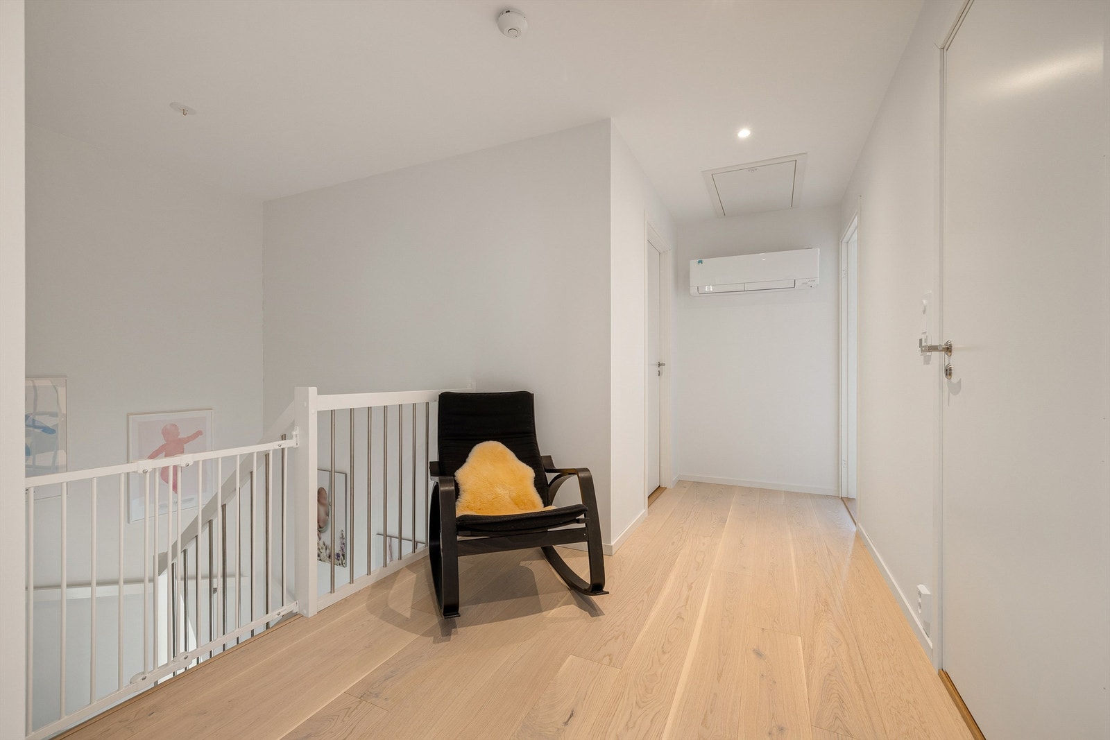 Som i underetasjen er luft-luft varmepumpe installert også i andre etasje. Galleribilde