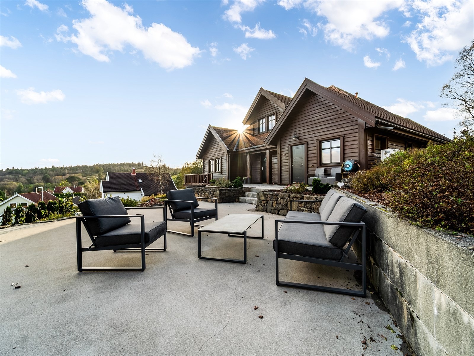 Uteområdet trenger lite vedlikehold gjennom sesongen. Galleribilde