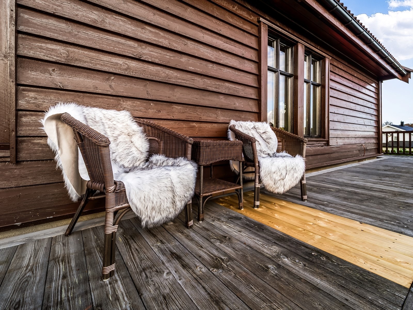 Uteplass på siden av boligen. Galleribilde