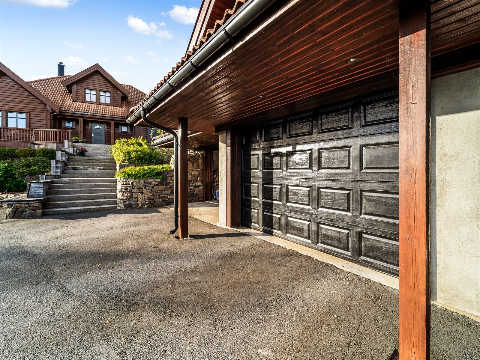 Automatisk portåpner på garasjen. Galleribilde