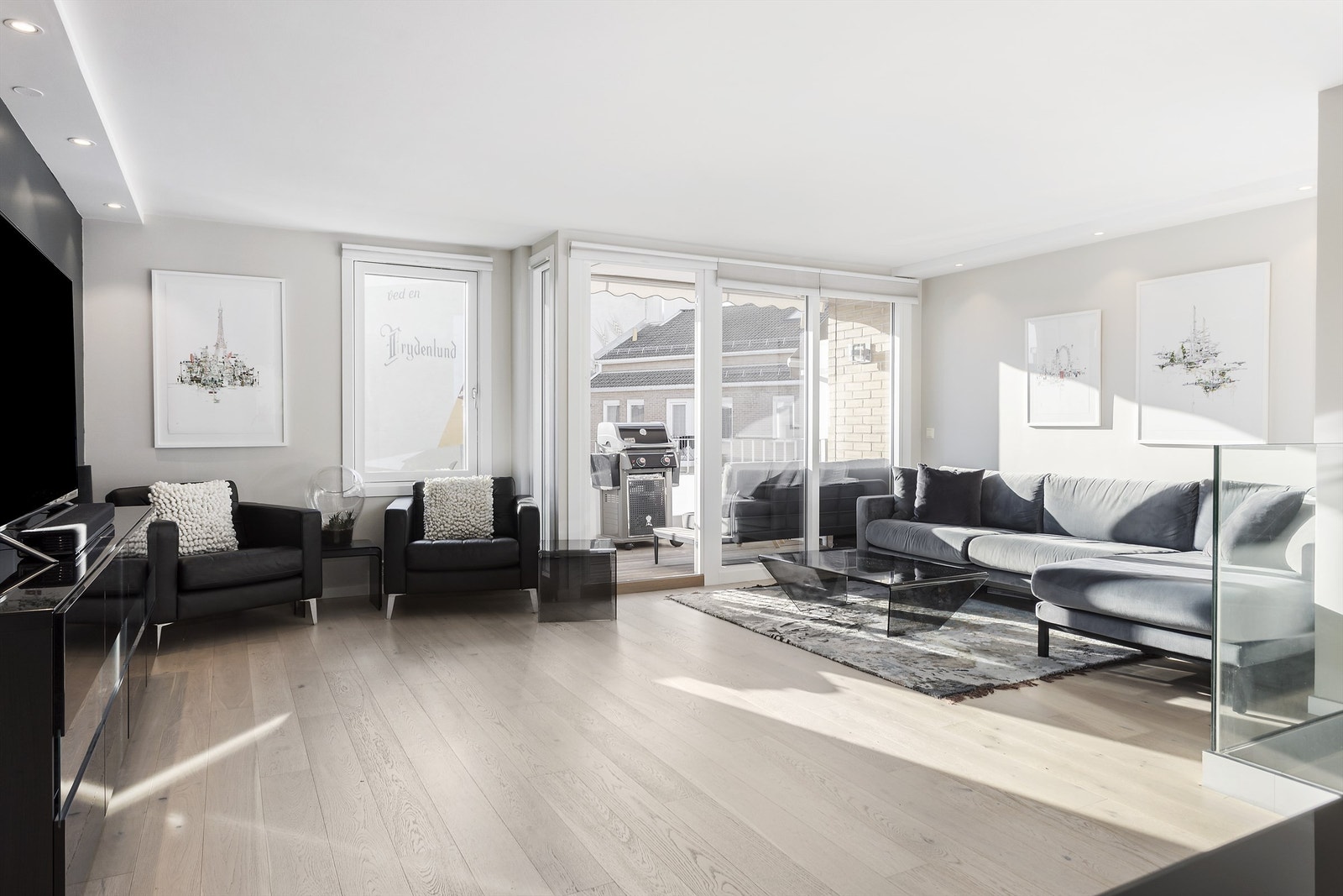 Gjennomgående og lys leilighet over 2 plan. Galleribilde