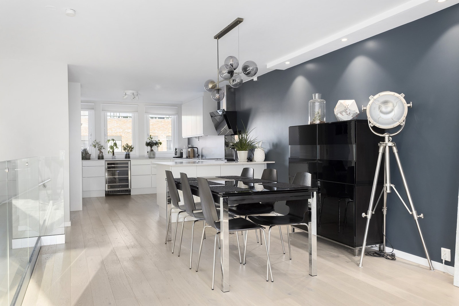 Her kan man nyte ett godt måltid i hyggelige omgivelser. Galleribilde