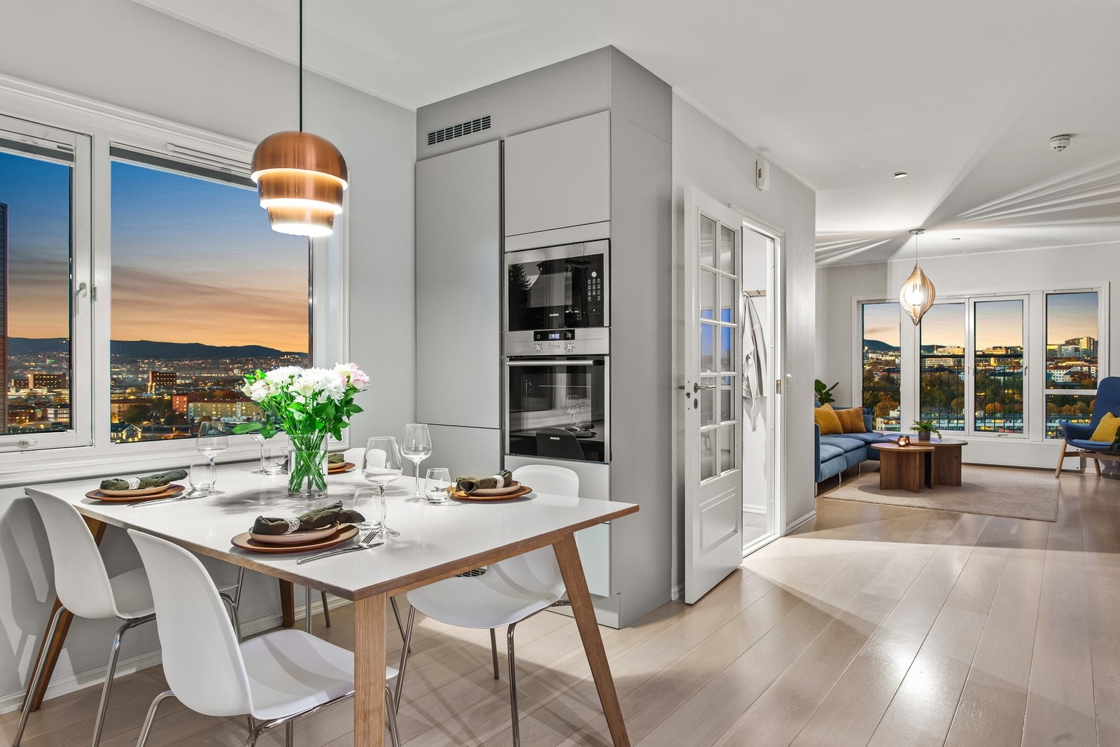 Fantastisk utsikt fra spiseplassen. Galleribilde