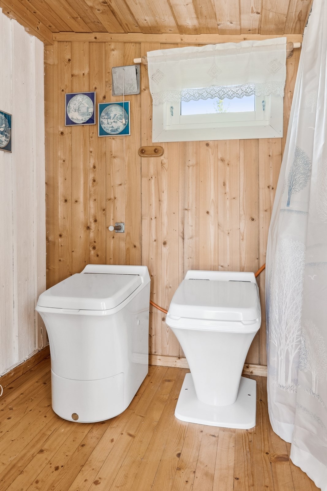 På do-rom er det cinderella do og urinal. Galleribilde