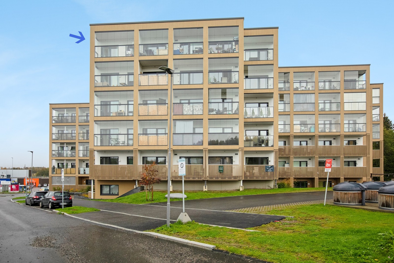 EIE Jessheim v/ Julie Fredheim Maudal har gleden av å presentere Søndre Dølibekken 8! Pen toppetasjeleilighet i 6. etasje. Foto: Hege Leren Galleribilde