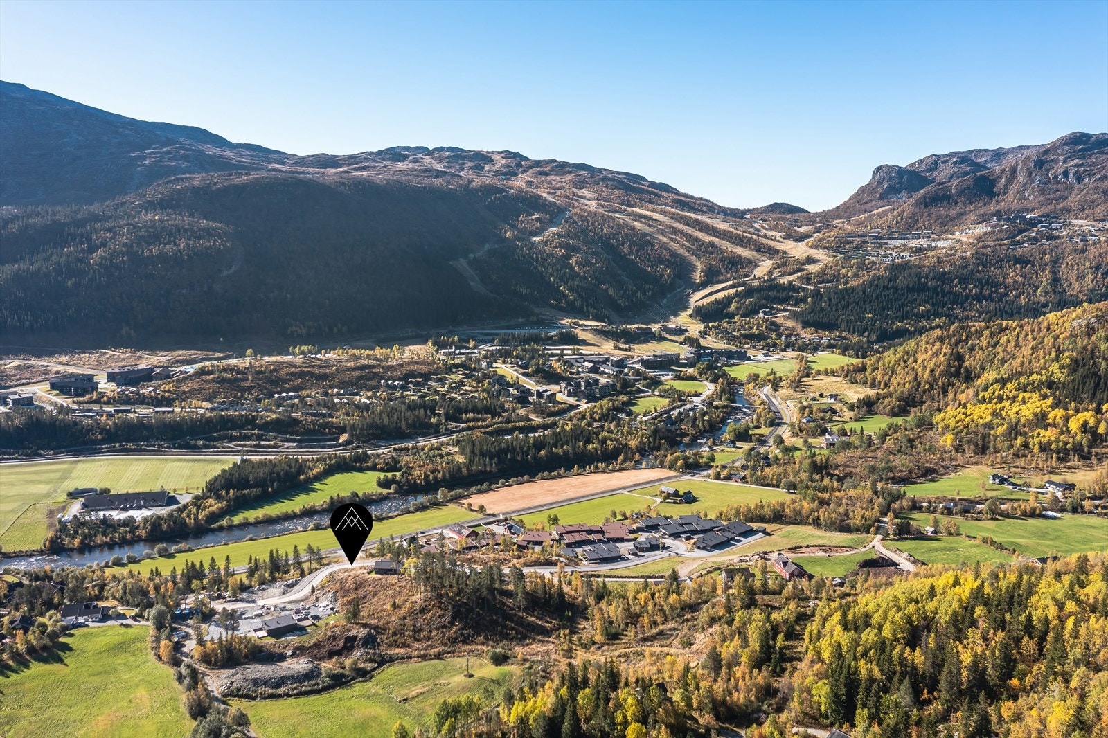 Tomt 18 i Fridalen har en fantastisk beliggenhet med vidutsikt over dalen og fjellene! Galleribilde