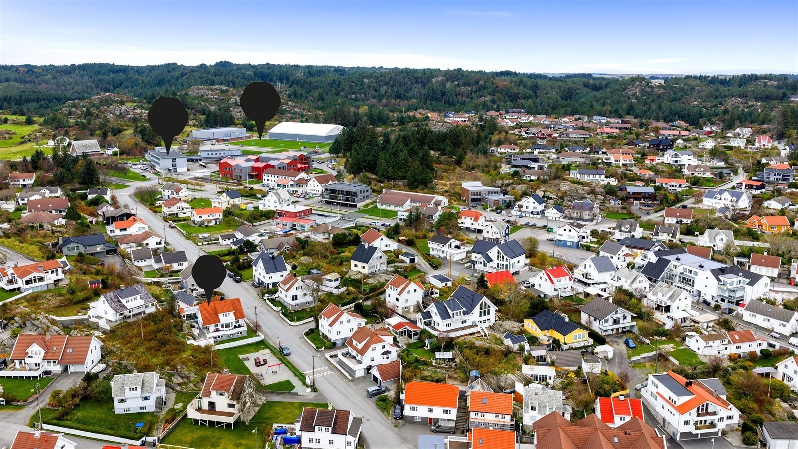 Herfra er det kort gangavstand til blant annet flott idrettsanlegg og ungdomsskole Galleribilde