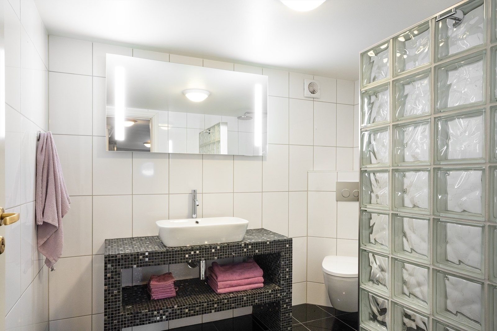 Flott helfliset bad som ble pusset opp i 2012/13 Galleribilde