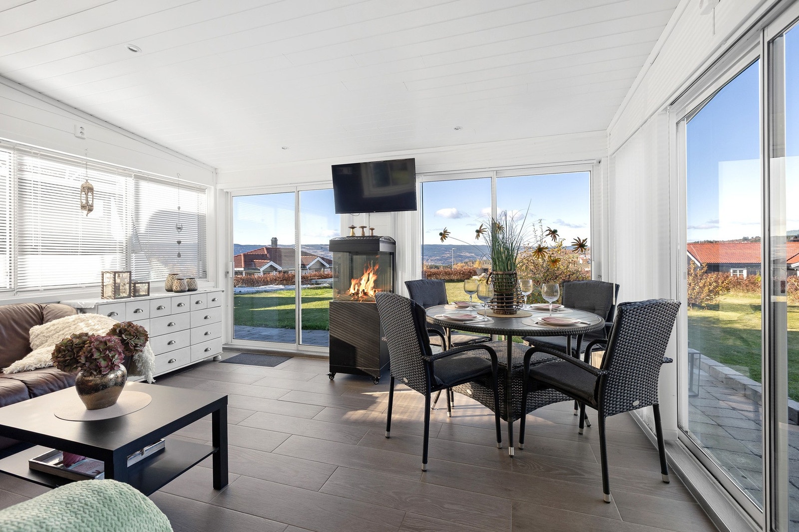 Skyvedører, slik at man også kan få det svalt på varme sommerdager Galleribilde