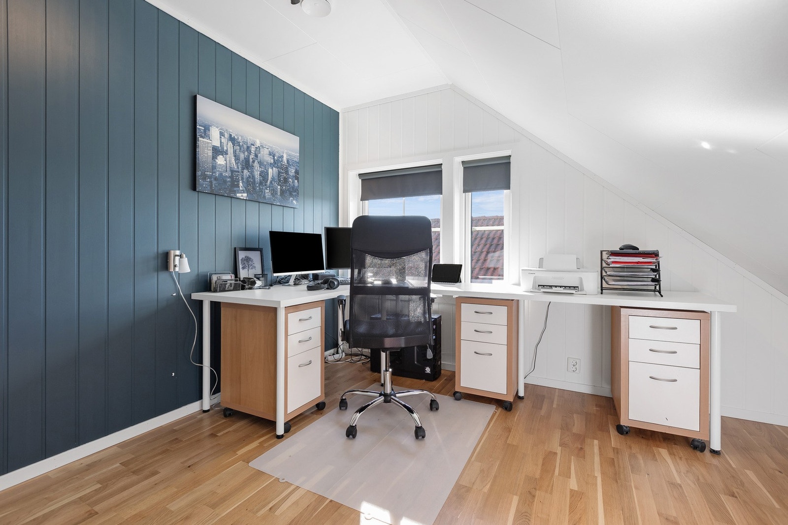 Totalt 3 soverom, soverom II benyttes pr i dag som kontor for disse eierne. Galleribilde