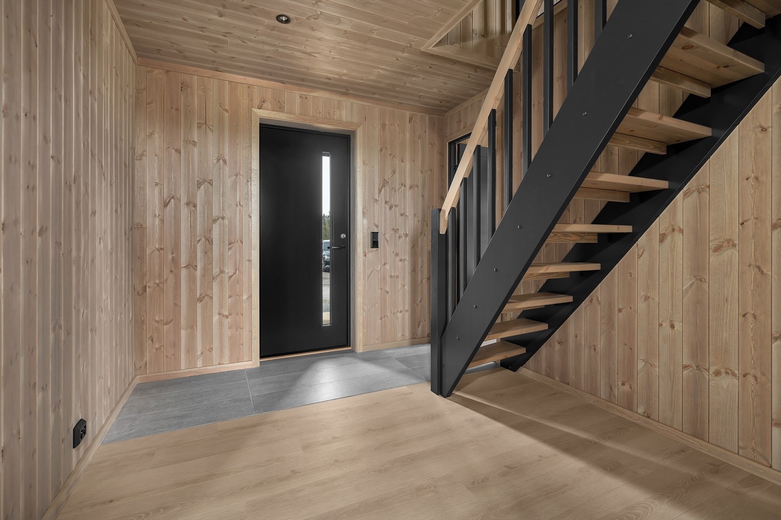 Gang m/trappeoppgang til 2.etasje Galleribilde