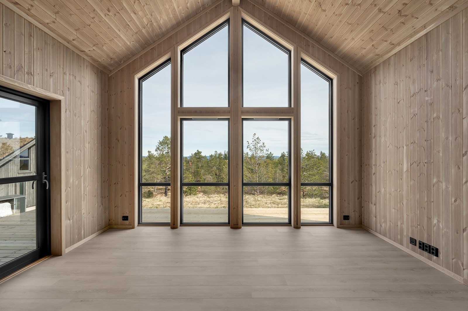 Store vindu som slipper inn mye lys Galleribilde