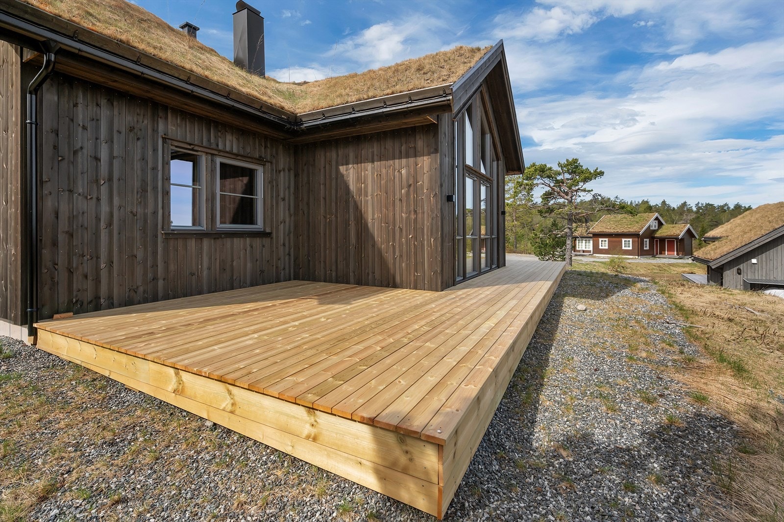Stor terrasse, her er det god plass til venner og familie Galleribilde
