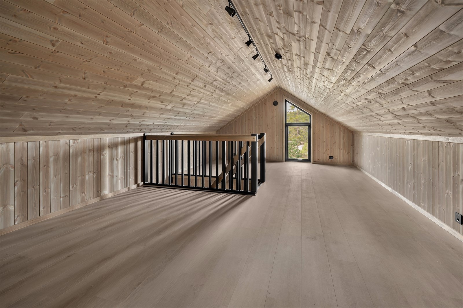 Koselig loftstue Galleribilde