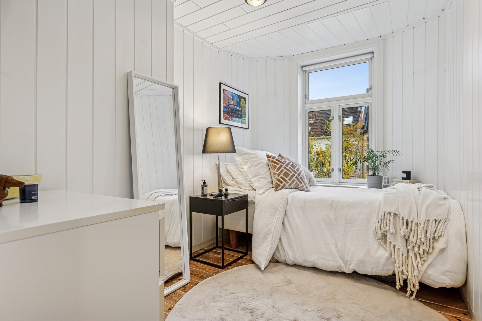 Soverom 2 har også god plass til både seng og praktiske møbler. Galleribilde