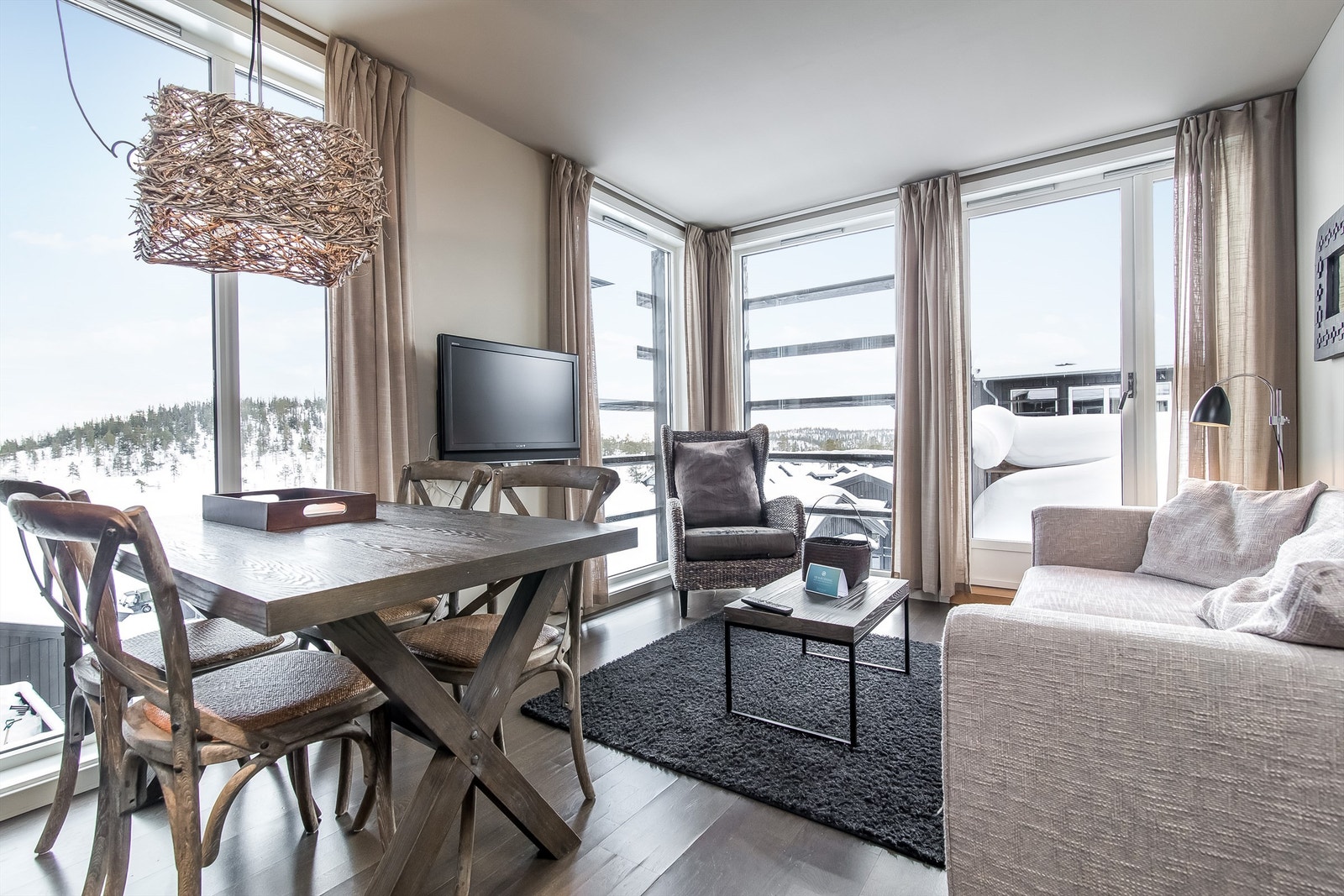 Illustrasjonsfoto (leil. 5224 har ikke sidevinduer) Galleribilde