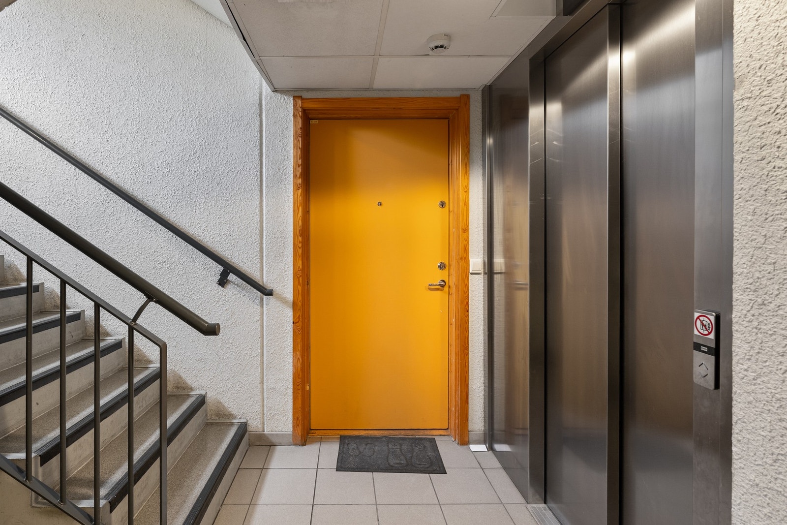Heisadkomst til både leilighet og garasjekjeller. Galleribilde