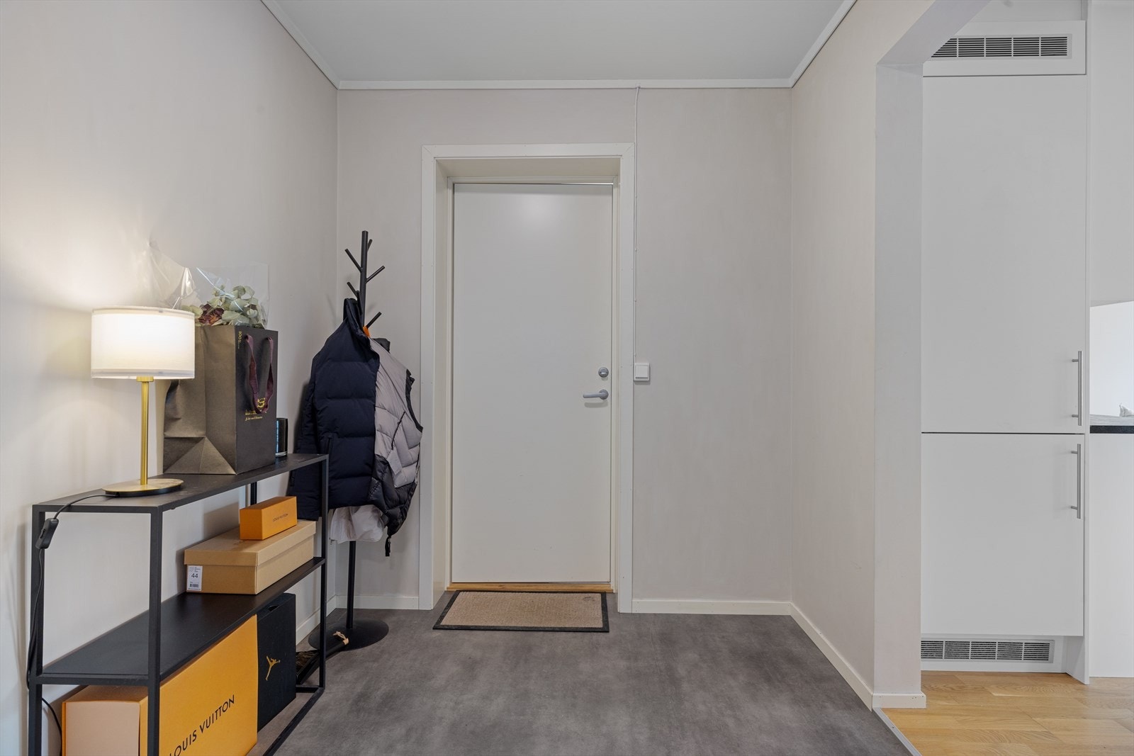 Velkommen inn i trivelig entrè! Galleribilde