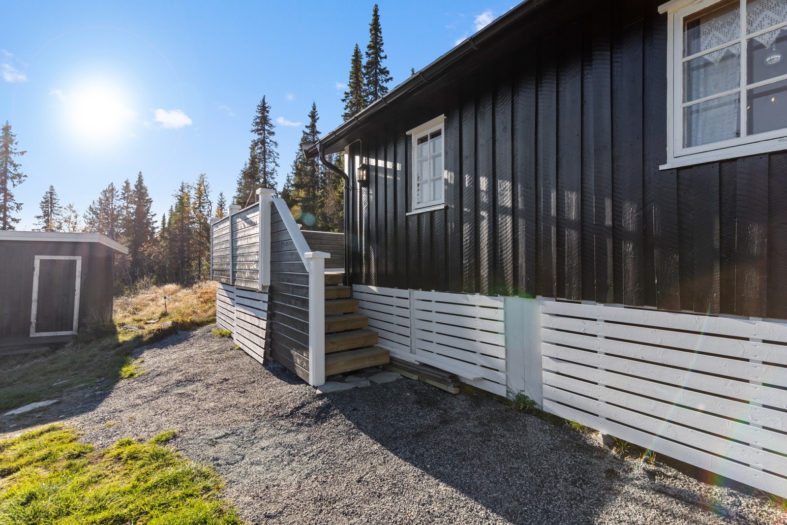 Det er boret privat vannpost på eiendommen. Galleribilde