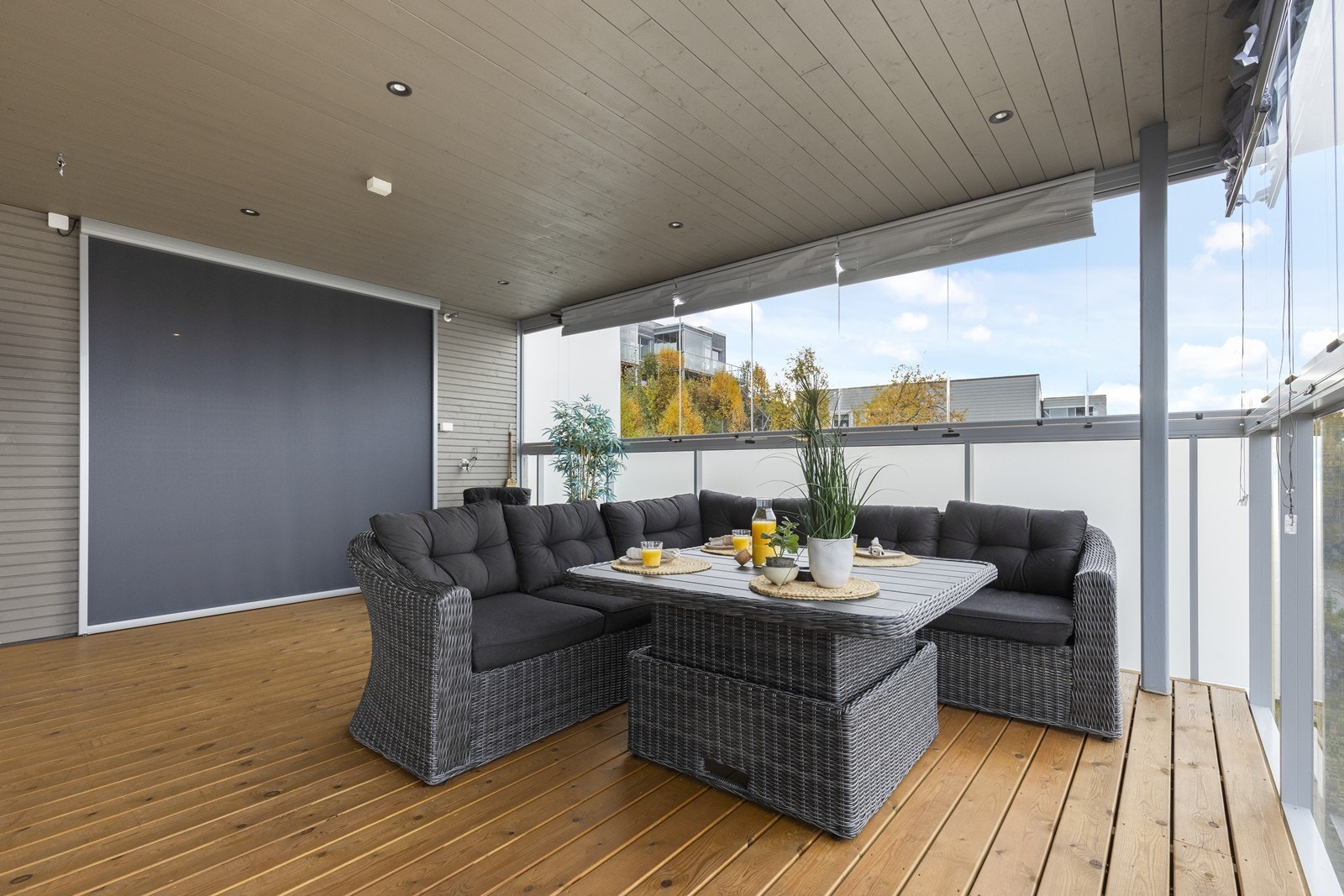 Stemningsfull belysning og utsikt mot Senja - perfekt vinterkveld. Galleribilde