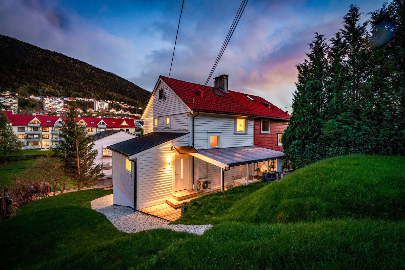 Her får du store uteplasser, med gode solforhold og mulighet til å flytte seg etter solen. Galleribilde