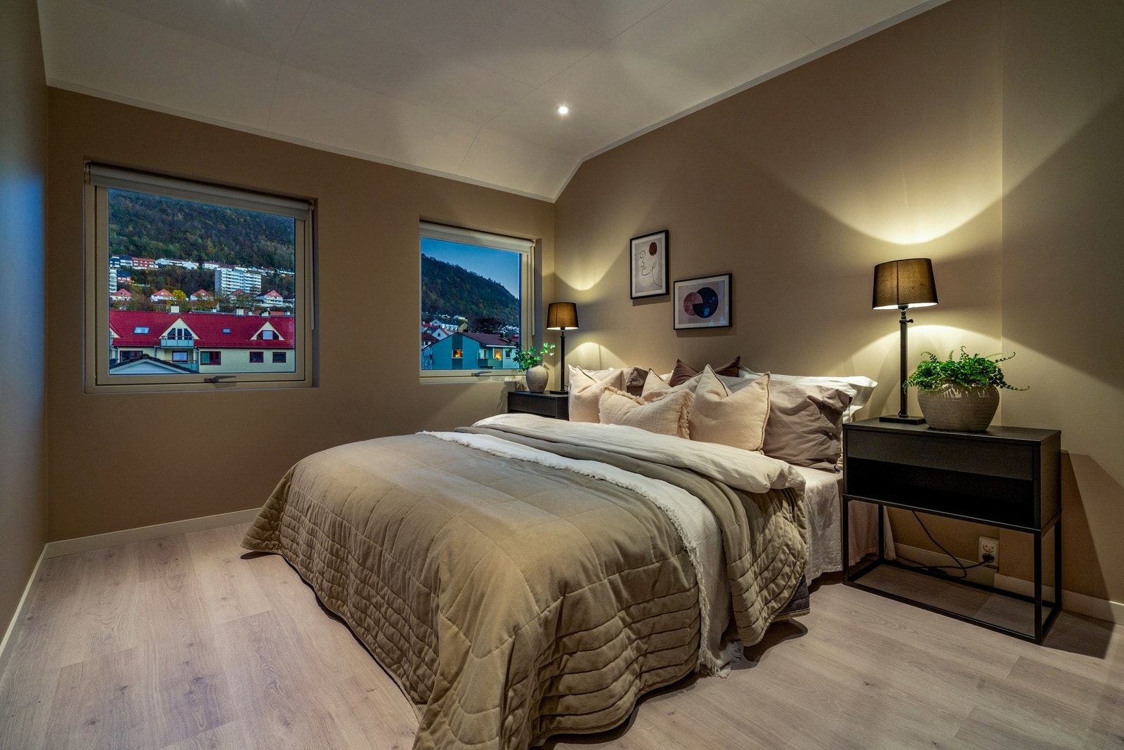 I hoveddelen finner en totalt tre soverom, praktisk plassert i samme etasje. Galleribilde