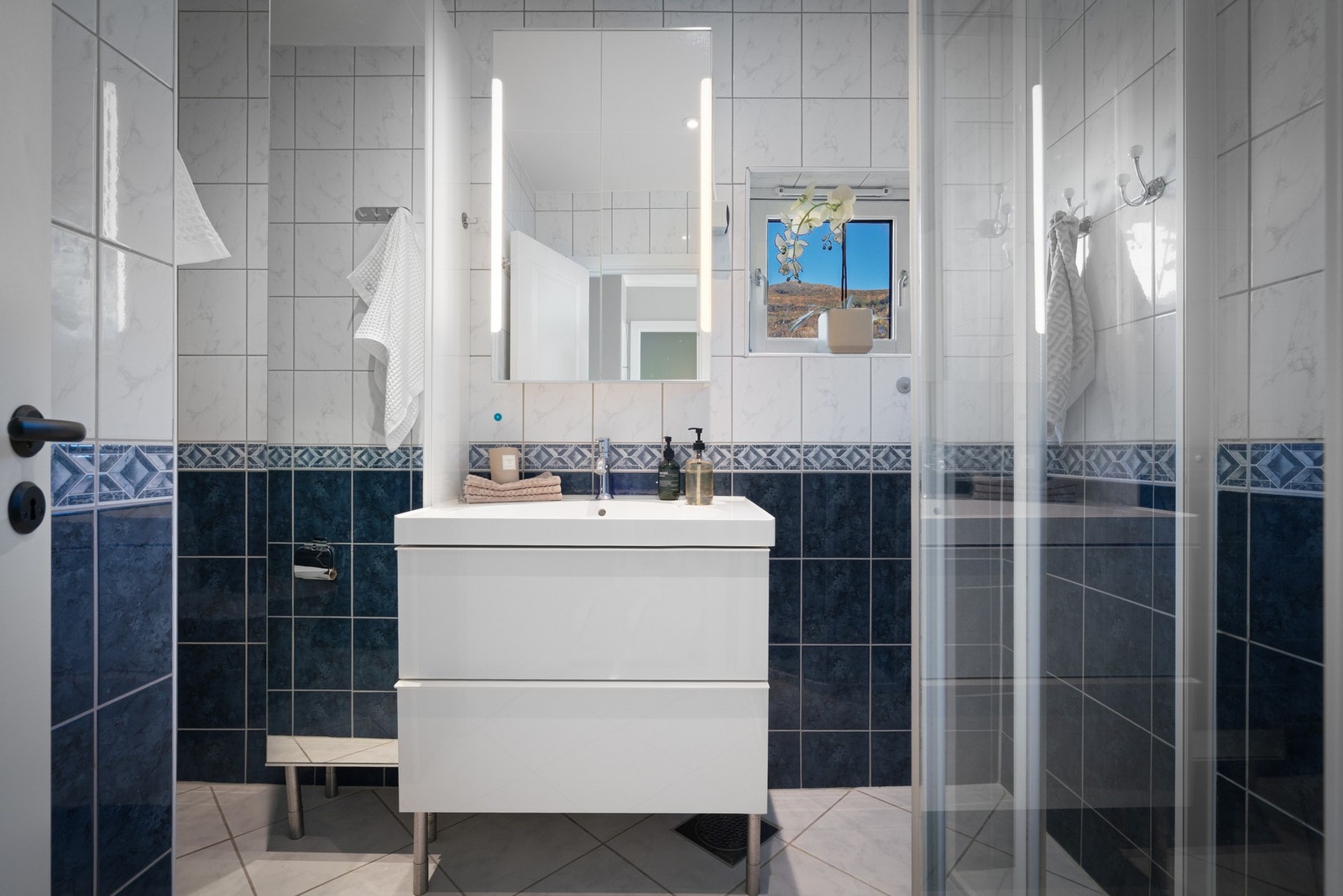 Lyst bad med et areal på 3,9 kvm. Galleribilde