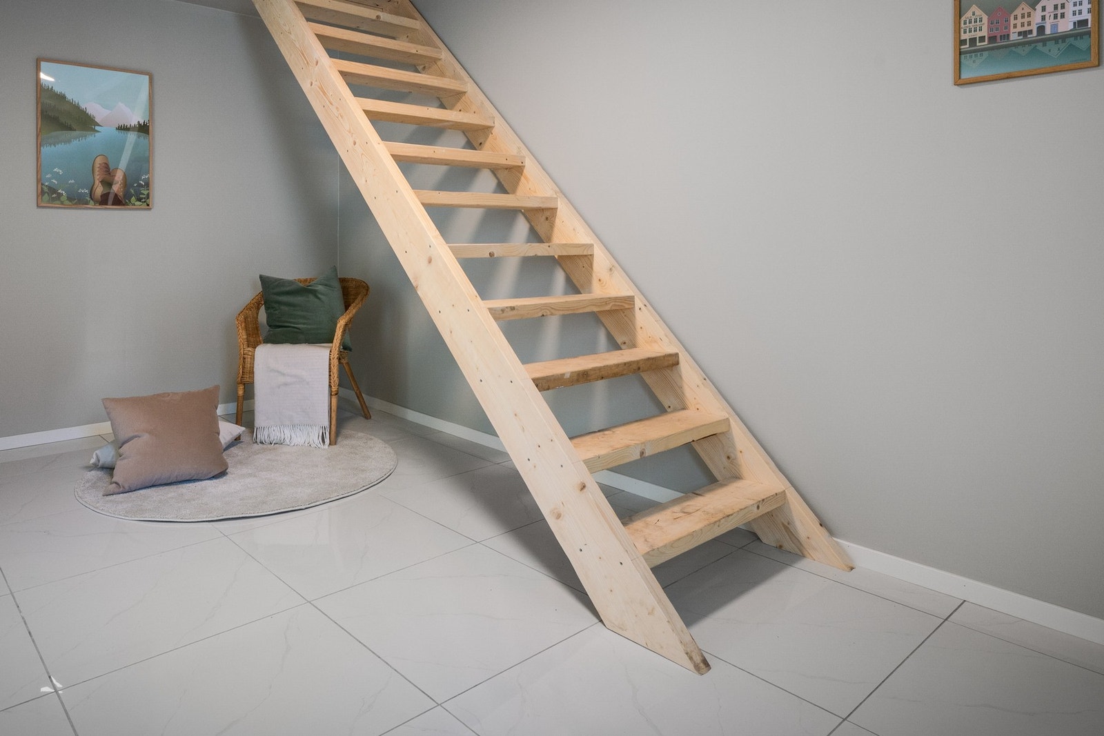 Entréen er på hele 12,4 kvm, med god plass til oppbevaring, garderobe og til å henge fra seg ytterklær. Galleribilde