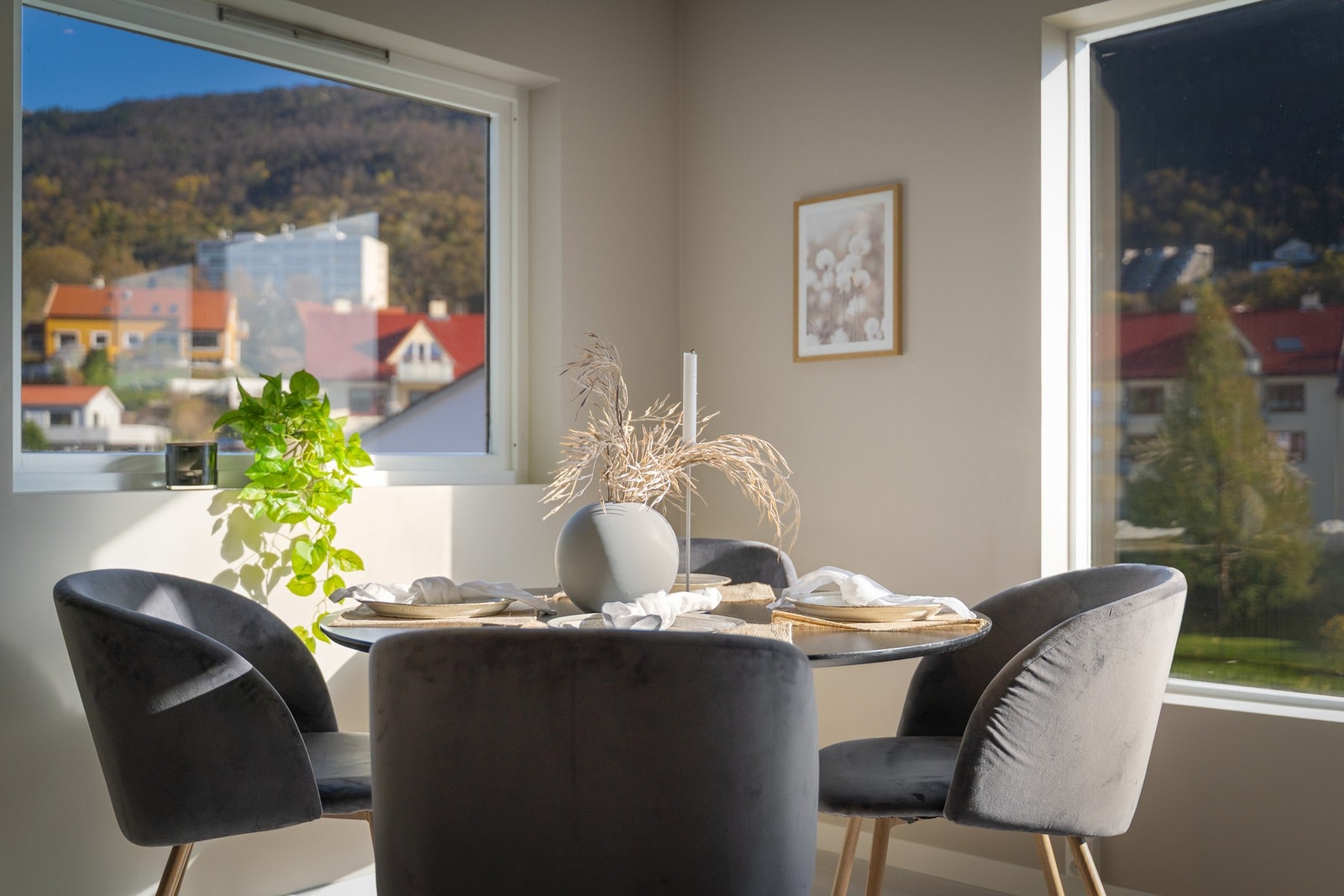 Spisestue. Galleribilde