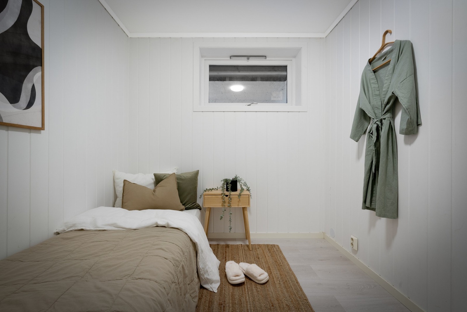 Rommet har et areal på 6,3 kvm, og har god plass til oppbevaring eller ønskelig møblement. Galleribilde