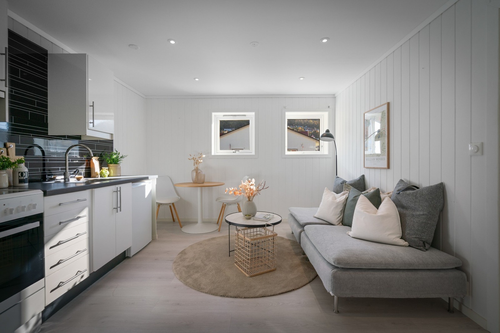 Spotter i himlingen sørger for god belysning. Galleribilde