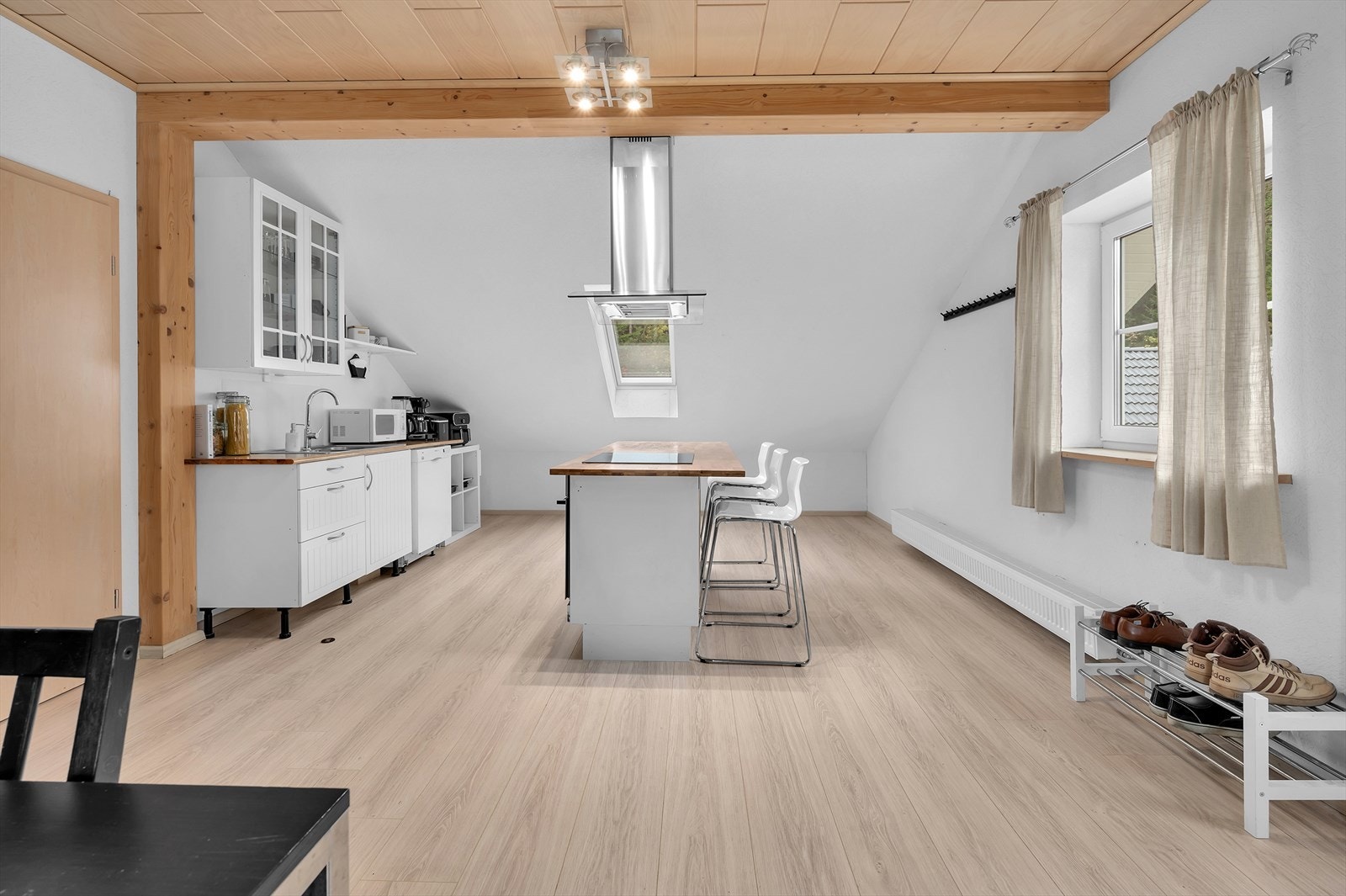 Etablert kjøkken i boligens 2. etasje. Galleribilde