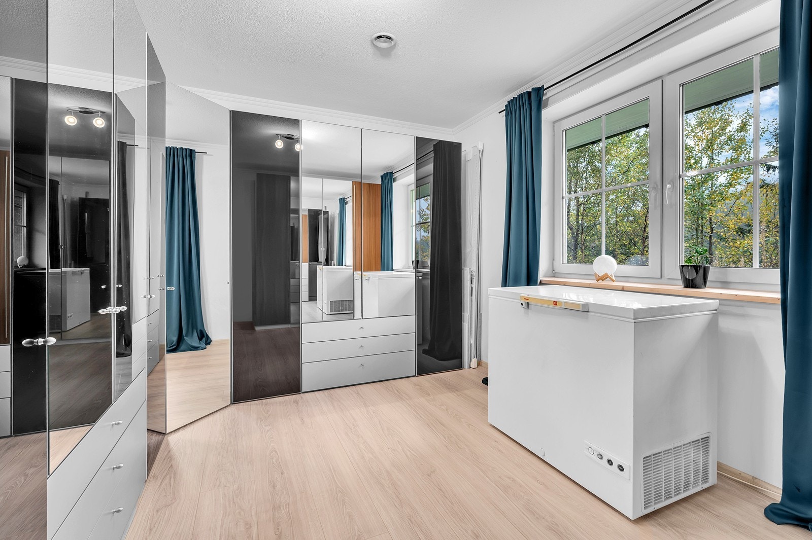 Soverom 3 - Benyttes i dag som garderoberom. Galleribilde