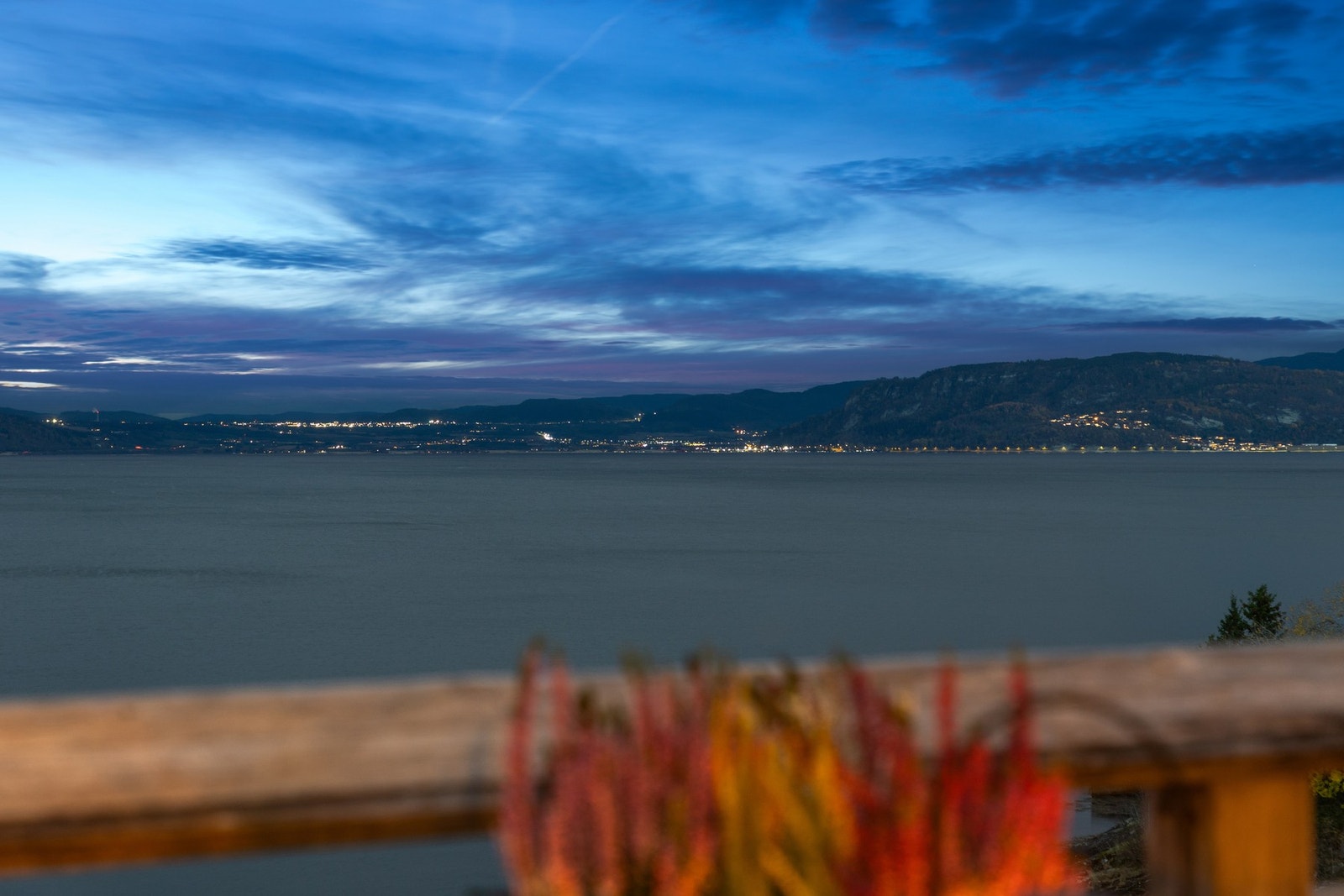 Her kan du trekke ut og nyte frisk sjøluft, flott utsikt og gode solforhold - perfekt for både avslapning og sosiale sammenkomster. Galleribilde