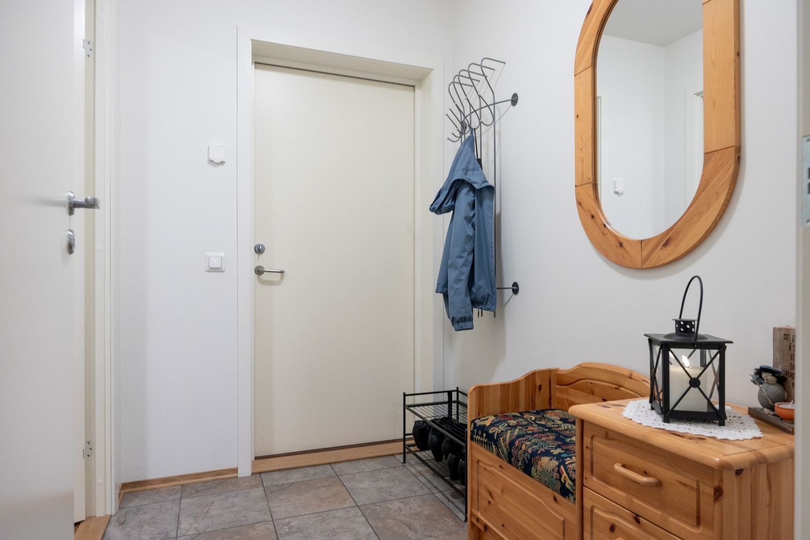 Enkel adkomst i byggets 3.etasje via heis og callinganlegg. Galleribilde