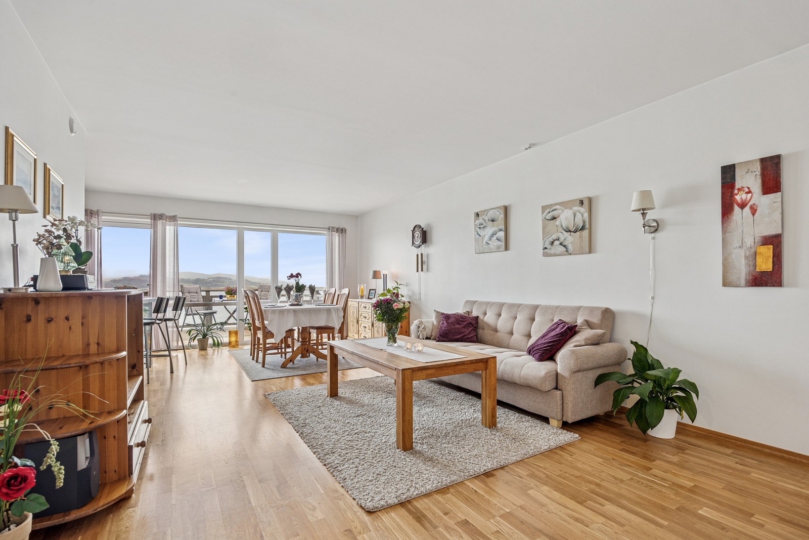 Leiligheten er på hele 88 m² med tilhørende balkong. Galleribilde